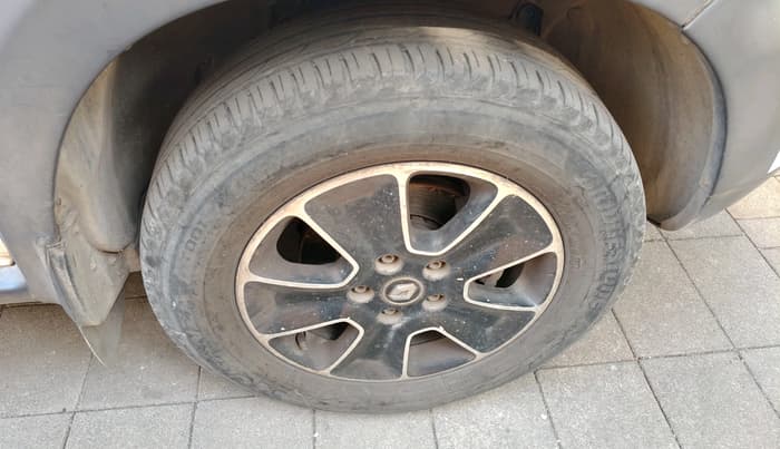 2018 Renault Duster 85 PS RXZ DIESEL, Diesel, Manual, 2,11,123 km, tyre
