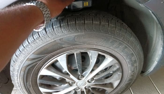 2013 Maruti Swift VXI, Petrol, Manual, 55,318 km, tyre