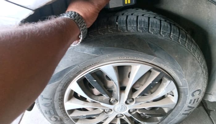 2013 Maruti Swift VXI, Petrol, Manual, 55,318 km, tyre
