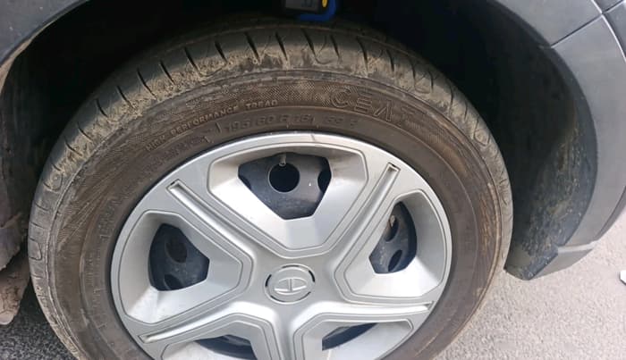 2022 Tata NEXON XM SUNROOF PETROL, Petrol, Manual, 83,570 km, tyre