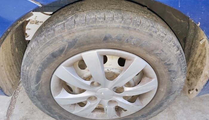 2016 Hyundai Eon ERA +, Petrol, Manual, 77,095 km, tyre