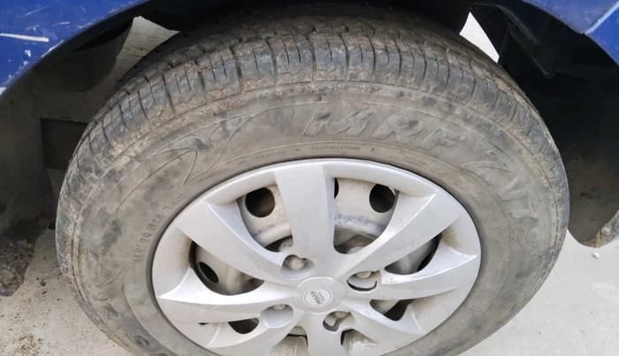 2016 Hyundai Eon ERA +, Petrol, Manual, 77,095 km, tyre
