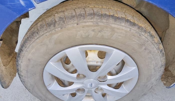 2016 Hyundai Eon ERA +, Petrol, Manual, 77,095 km, tyre