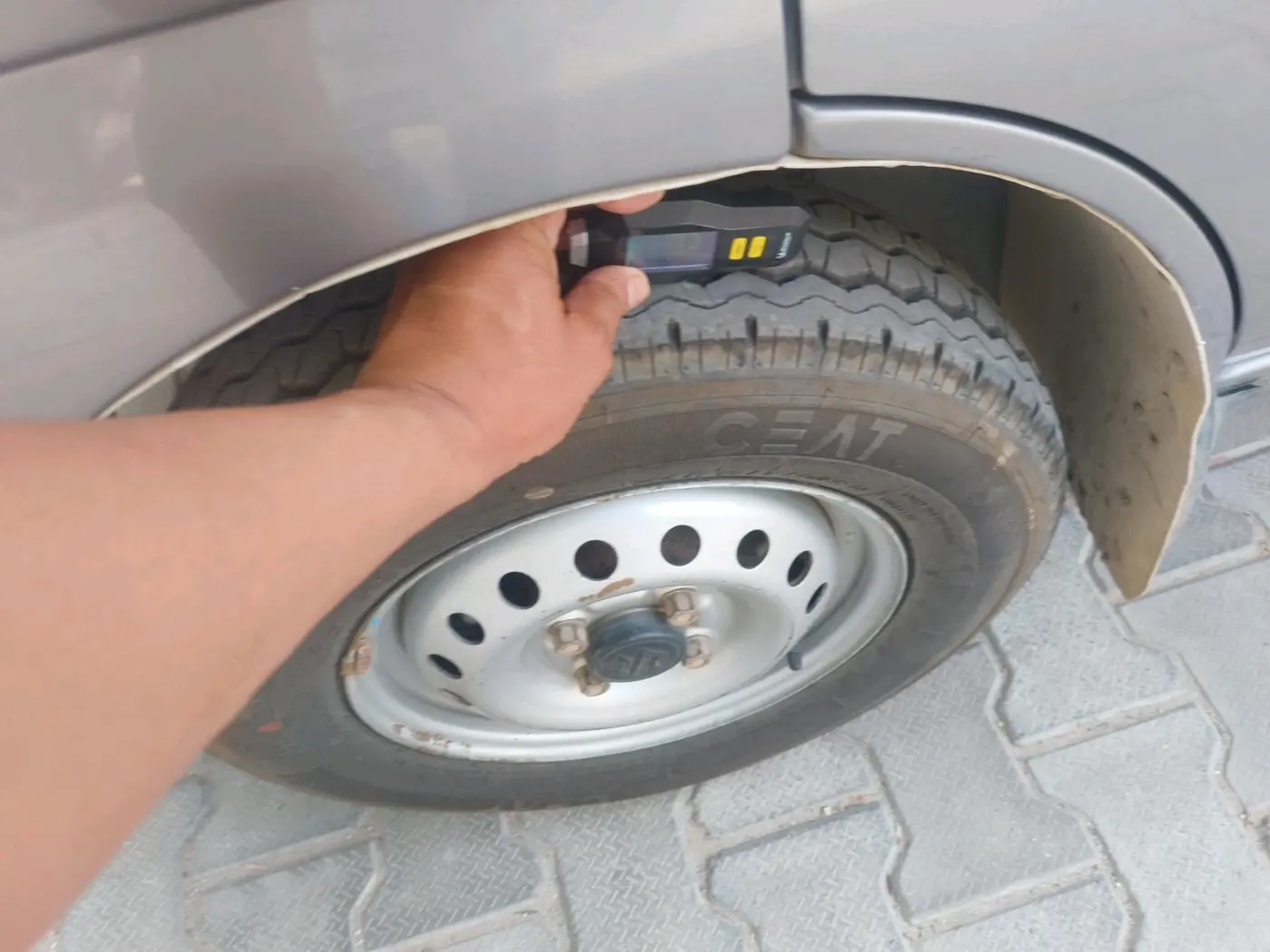 2023 Maruti Eeco 5 STR AC CNG, CNG, Manual, 41,330 km, tyre