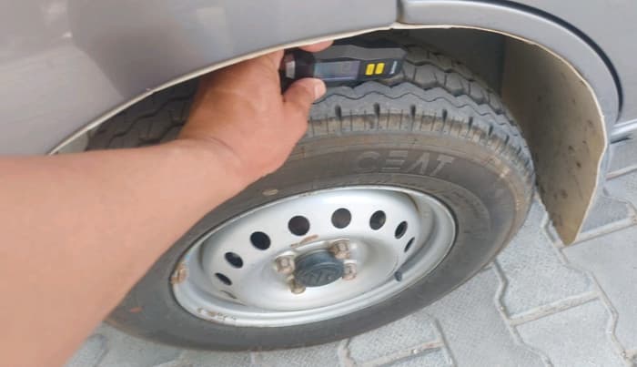 2023 Maruti Eeco 5 STR AC CNG, CNG, Manual, 41,330 km, tyre