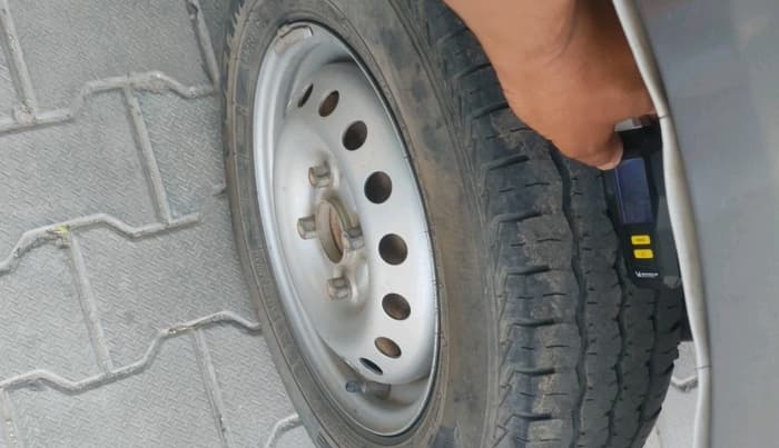 2023 Maruti Eeco 5 STR AC CNG, CNG, Manual, 41,330 km, tyre