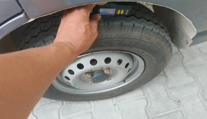 2023 Maruti Eeco 5 STR AC CNG, CNG, Manual, 41,330 km, tyre