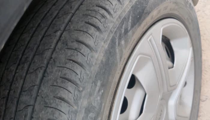 2021 Maruti Vitara Brezza LXI, Petrol, Manual, 28,612 km, tyre