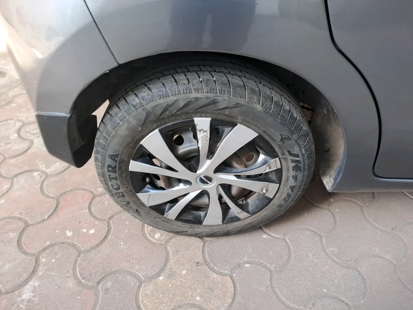 2014 Maruti Celerio VXI AMT, Petrol, Automatic, 89,477 km, tyre