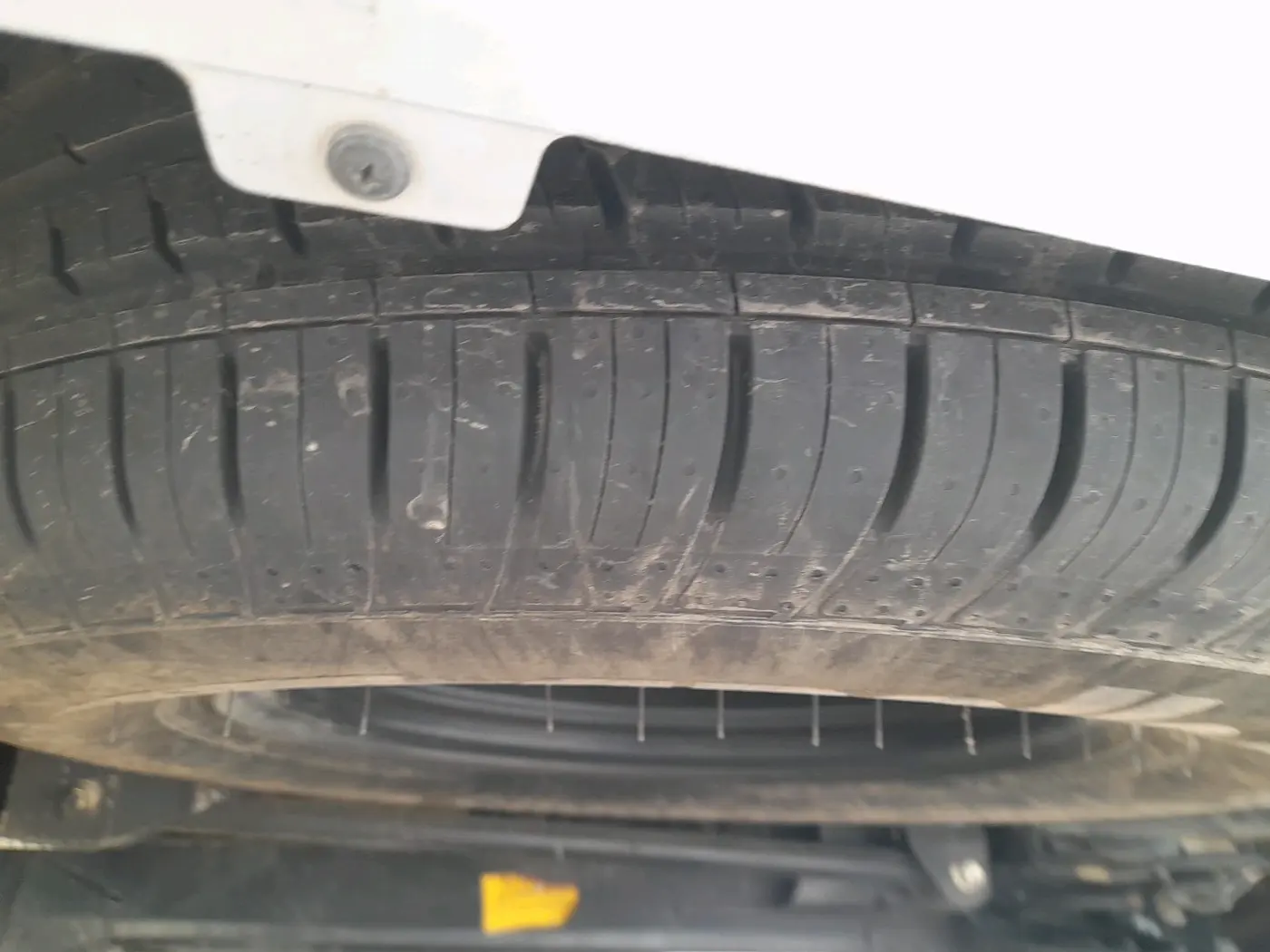 2024 Tata Safari ACCOMPLISHED PLUS DUAL TONE AT, Diesel, Automatic, 17,565 km, tyre