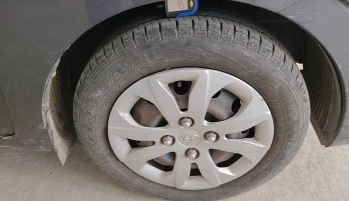2016 Hyundai Eon SPORTZ, Petrol, Manual, 28,469 km, tyre