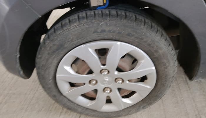 2016 Hyundai Eon SPORTZ, Petrol, Manual, 28,469 km, tyre