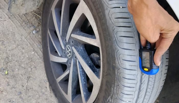 2023 Volkswagen VIRTUS TOPLINE TSI 1.0 AT, Petrol, Automatic, 29,588 km, tyre