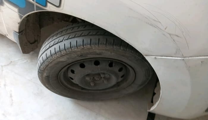 2016 Maruti Wagon R 1.0 LXI CNG, CNG, Manual, 97,837 km, tyre