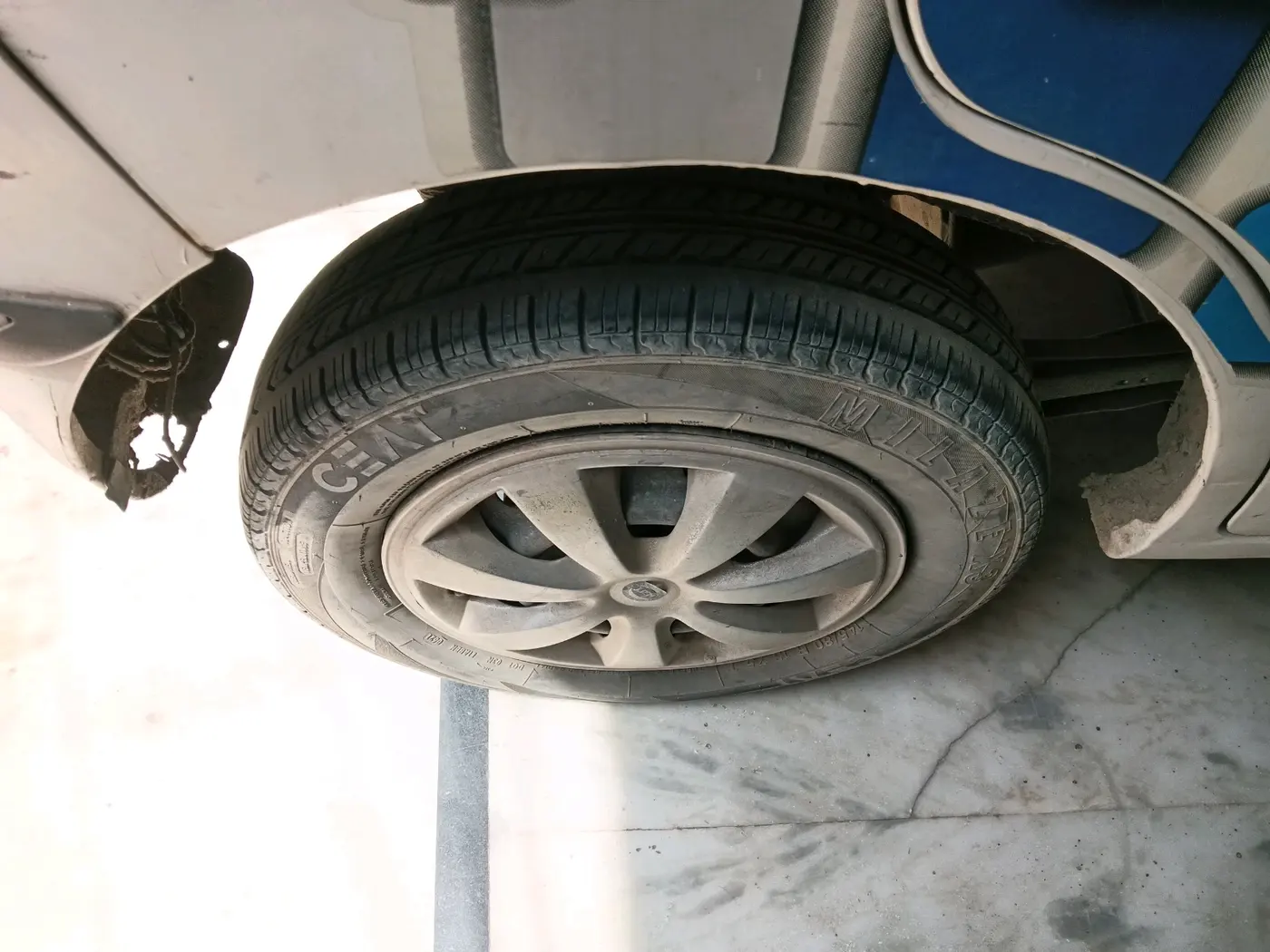 2016 Maruti Wagon R 1.0 LXI CNG, CNG, Manual, 97,837 km, tyre