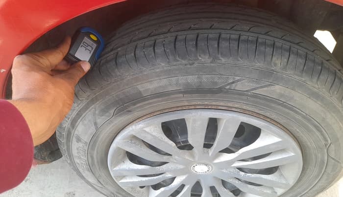 2012 Maruti Swift VXI, Petrol, Manual, 1,56,523 km, tyre
