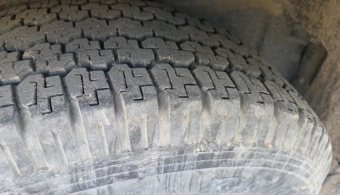 2018 Tata Hexa XE 4X2 7 STR, Diesel, Manual, 1,29,859 km, tyre