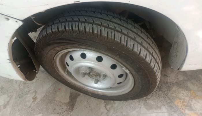 2011 Maruti Wagon R 1.0 LXI CNG, CNG, Manual, 1,84,480 km, tyre