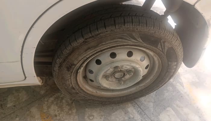 2011 Maruti Wagon R 1.0 LXI CNG, CNG, Manual, 1,84,480 km, tyre