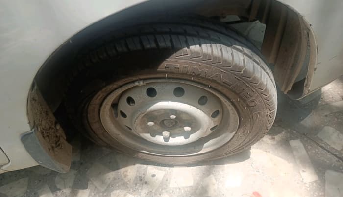 2011 Maruti Wagon R 1.0 LXI CNG, CNG, Manual, 1,84,480 km, tyre