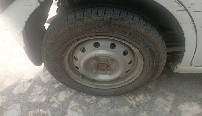 2011 Maruti Wagon R 1.0 LXI CNG, CNG, Manual, 1,84,480 km, tyre