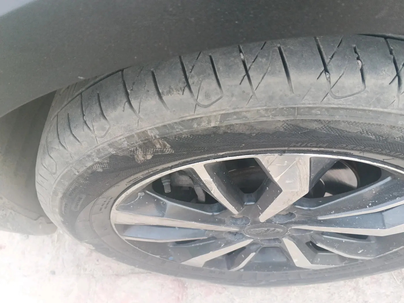 2019 Mahindra XUV300 W8 (O) 1.5 DIESEL, Diesel, Manual, 1,67,759 km, tyre