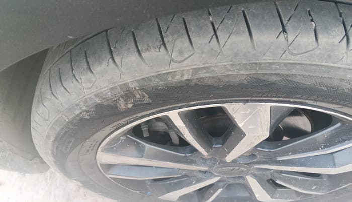2019 Mahindra XUV300 W8 (O) 1.5 DIESEL, Diesel, Manual, 1,67,759 km, tyre