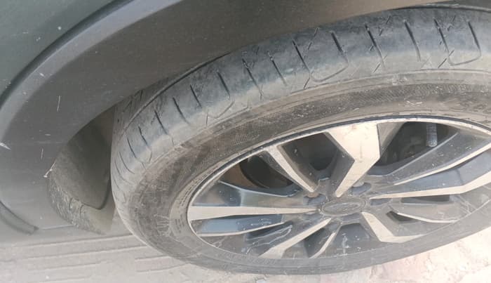 2019 Mahindra XUV300 W8 (O) 1.5 DIESEL, Diesel, Manual, 1,67,759 km, tyre