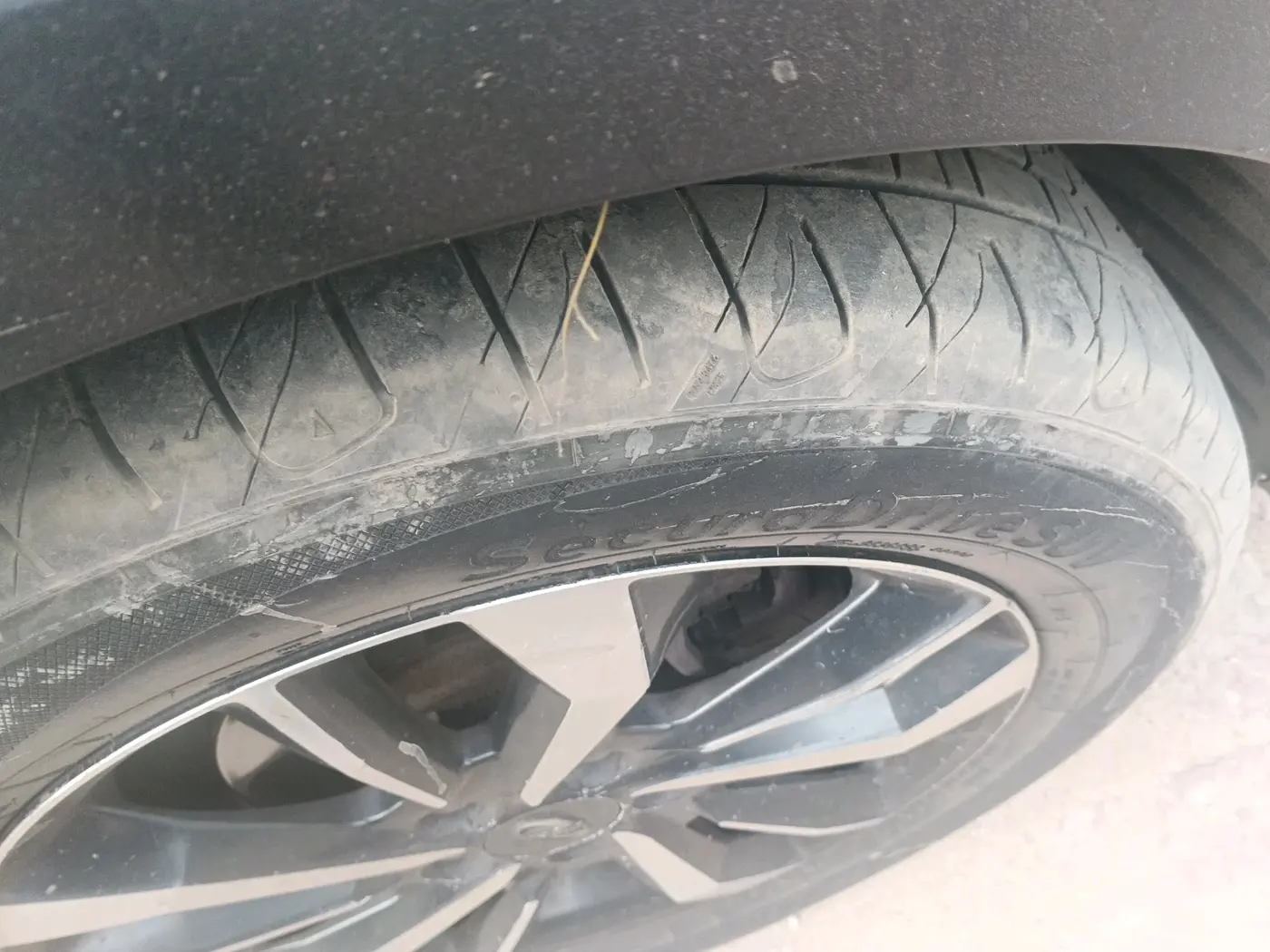 2019 Mahindra XUV300 W8 (O) 1.5 DIESEL, Diesel, Manual, 1,67,759 km, tyre