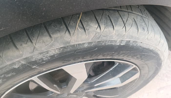 2019 Mahindra XUV300 W8 (O) 1.5 DIESEL, Diesel, Manual, 1,67,759 km, tyre