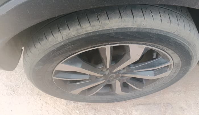 2019 Mahindra XUV300 W8 (O) 1.5 DIESEL, Diesel, Manual, 1,67,759 km, tyre