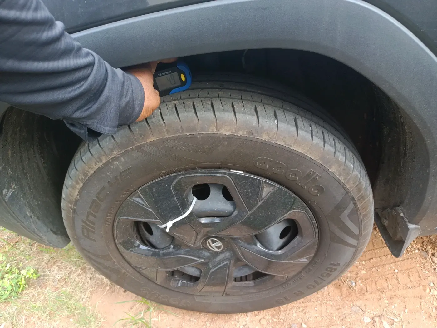 2023 Tata PUNCH ADVENTURE RHYTHM PACK AMT, Petrol, Automatic, 15,488 km, tyre