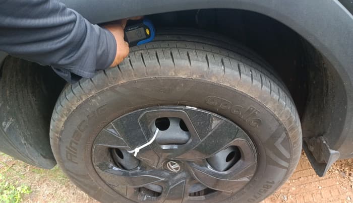 2023 Tata PUNCH ADVENTURE RHYTHM PACK AMT, Petrol, Automatic, 15,488 km, tyre