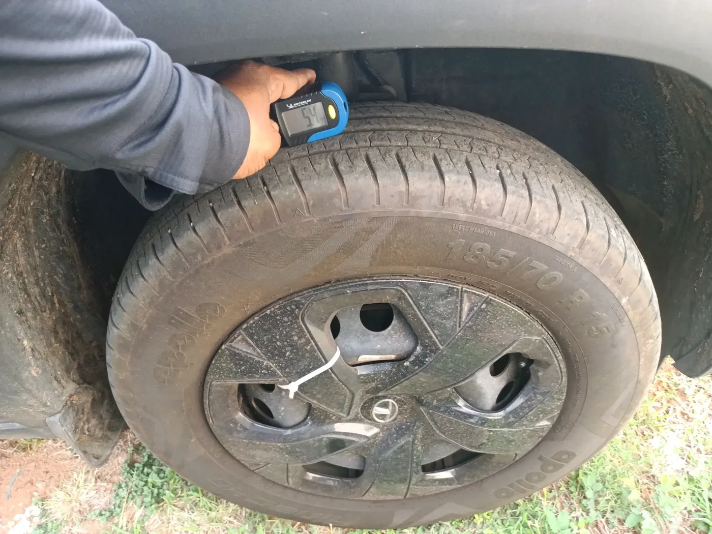 2023 Tata PUNCH ADVENTURE RHYTHM PACK AMT, Petrol, Automatic, 15,488 km, tyre