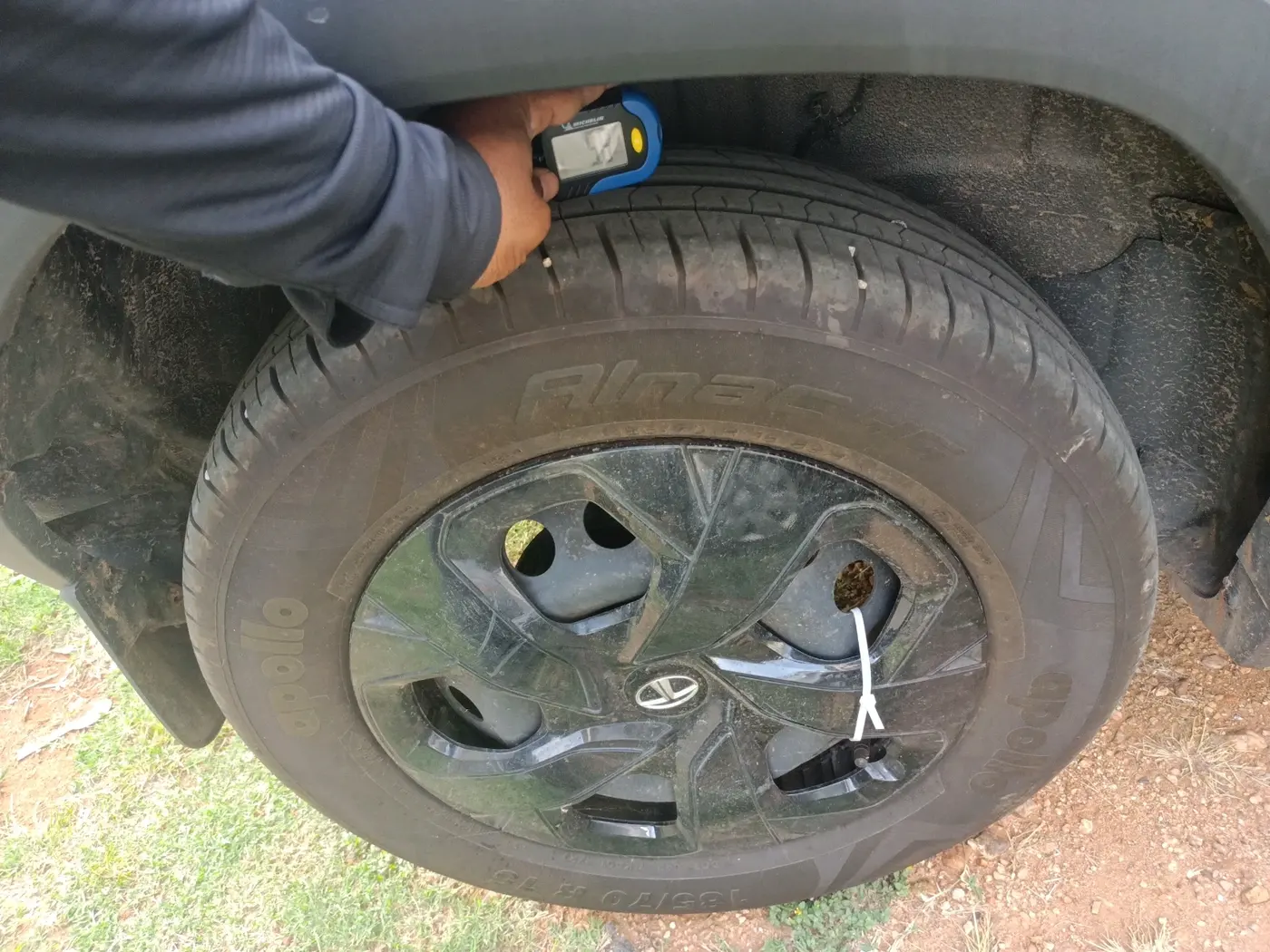 2023 Tata PUNCH ADVENTURE RHYTHM PACK AMT, Petrol, Automatic, 15,488 km, tyre