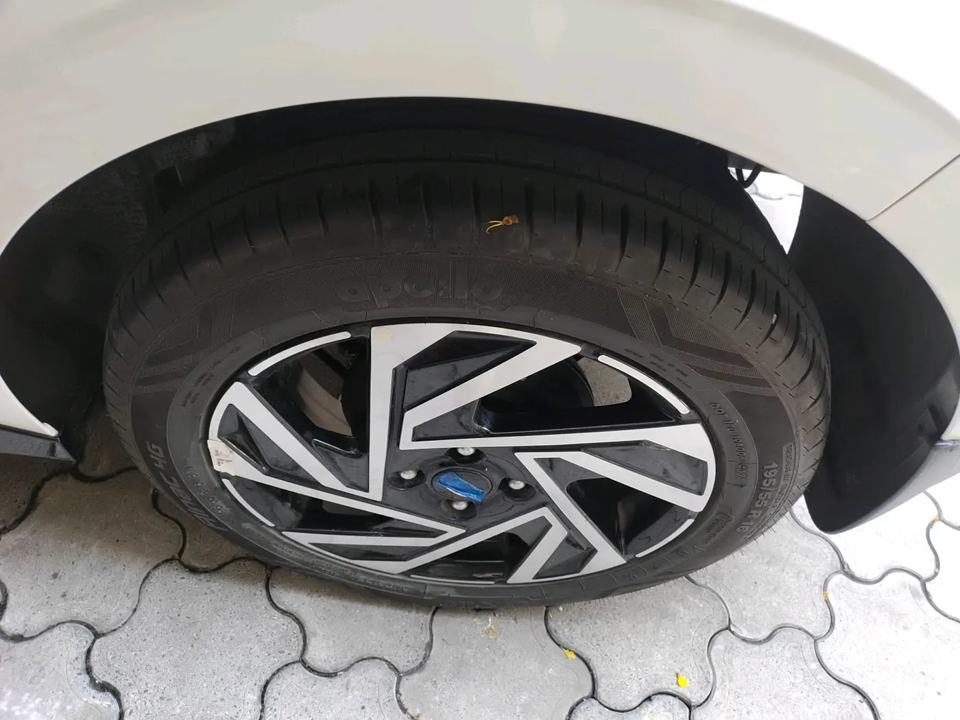 2024 Hyundai NEW I20 ASTA (O) 1.2 IVT, Petrol, Automatic, 9,800 km, tyre