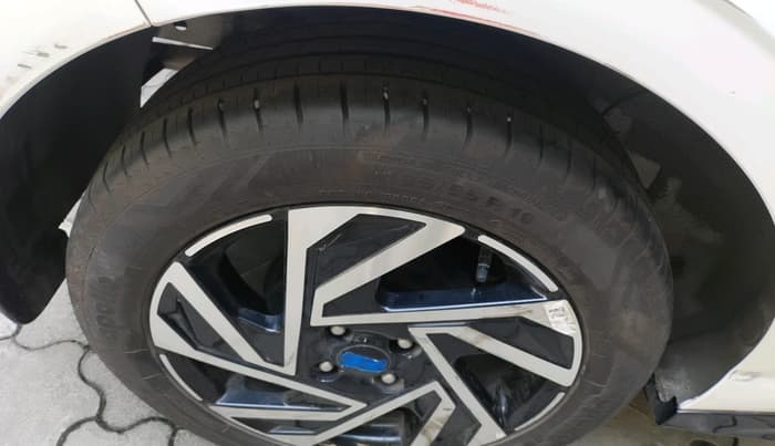 2024 Hyundai NEW I20 ASTA (O) 1.2 IVT, Petrol, Automatic, 9,800 km, tyre