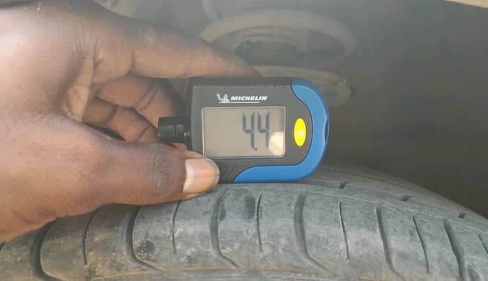 2015 Maruti Ertiga VXI, CNG, Manual, 2,29,088 km, tyre