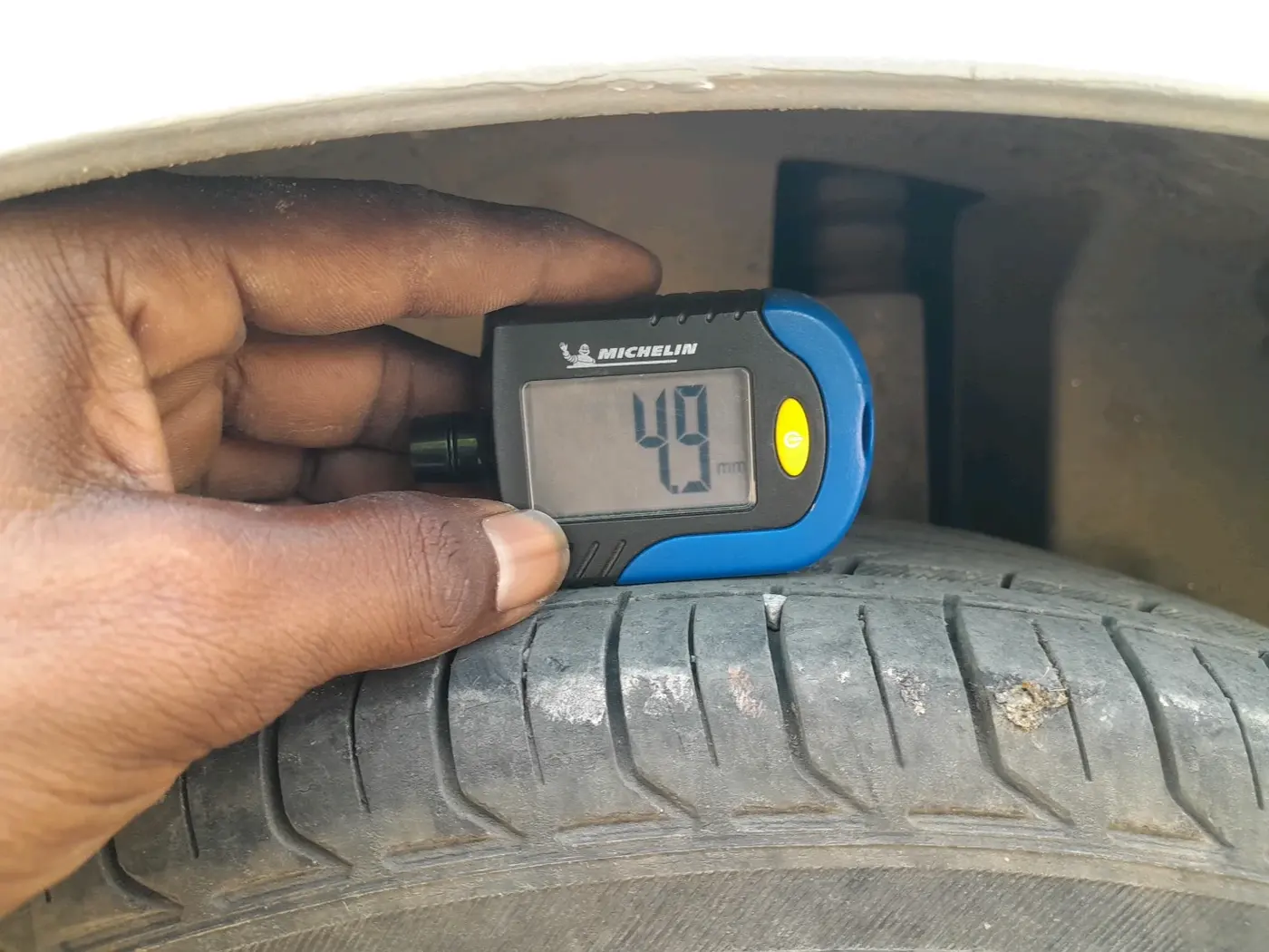 2015 Maruti Ertiga VXI, CNG, Manual, 2,29,088 km, tyre