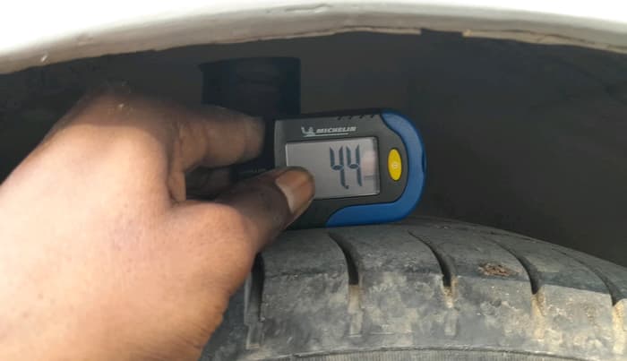 2015 Maruti Ertiga VXI, CNG, Manual, 2,29,088 km, tyre