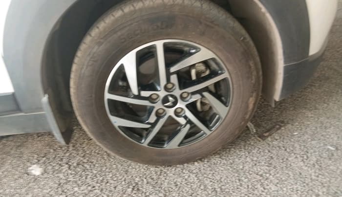 2025 Mahindra XUV 3XO AX5 1.2 L TCMPFI AT, Petrol, Automatic, 8,120 km, tyre