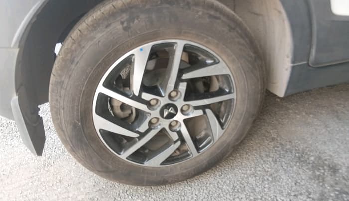 2025 Mahindra XUV 3XO AX5 1.2 L TCMPFI AT, Petrol, Automatic, 8,120 km, tyre
