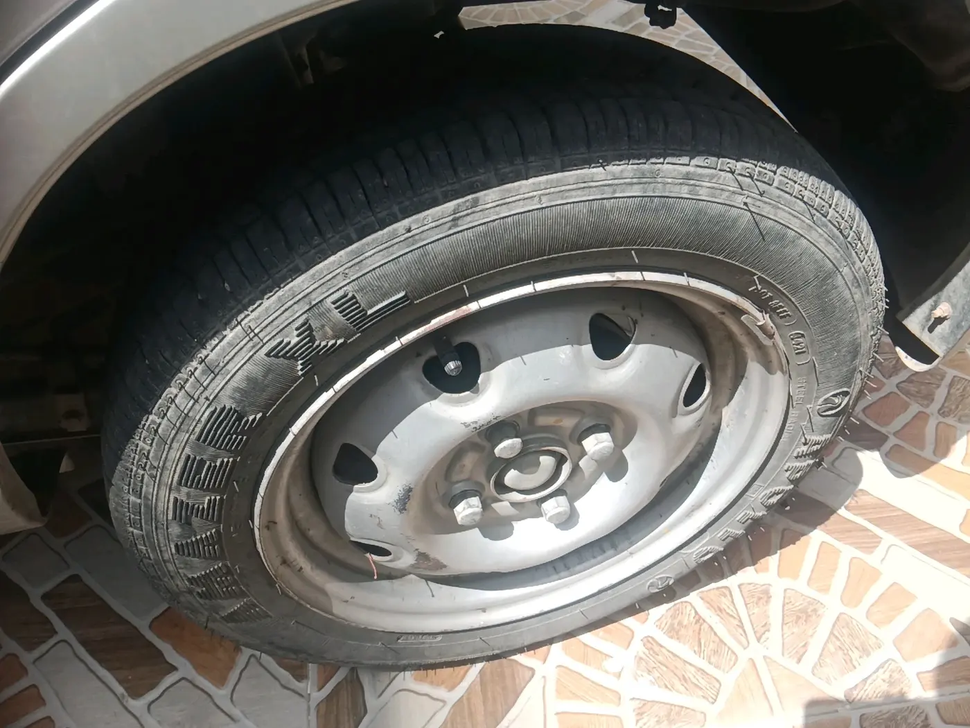 2011 Maruti Alto LXI, Petrol, Manual, 75,270 km, tyre
