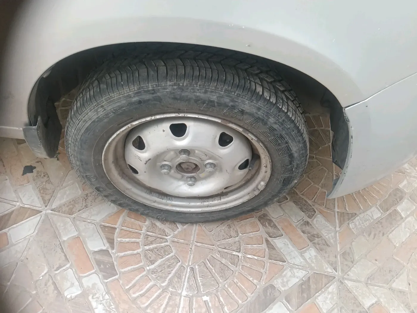 2011 Maruti Alto LXI, Petrol, Manual, 75,270 km, tyre