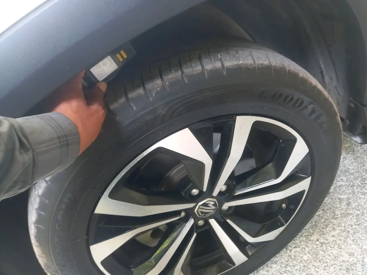 2023 MG HECTOR SHARP PRO 1.5 PETROL TURBO CVT DUAL TONE, Petrol, Automatic, 25,242 km, tyre