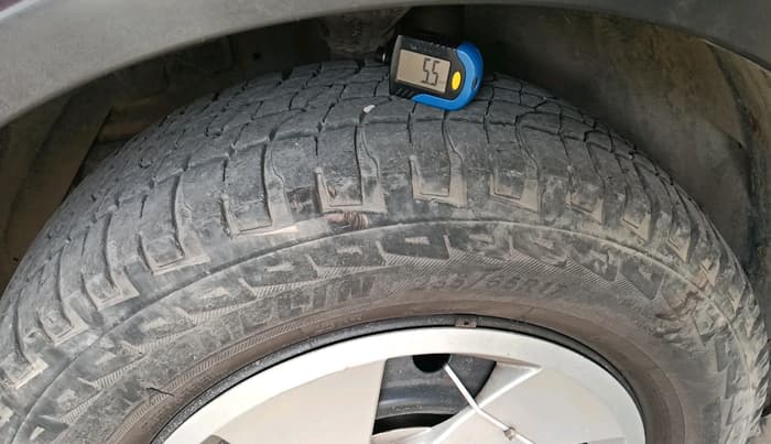2016 Mahindra XUV500 W6, Diesel, Manual, 1,21,973 km, tyre