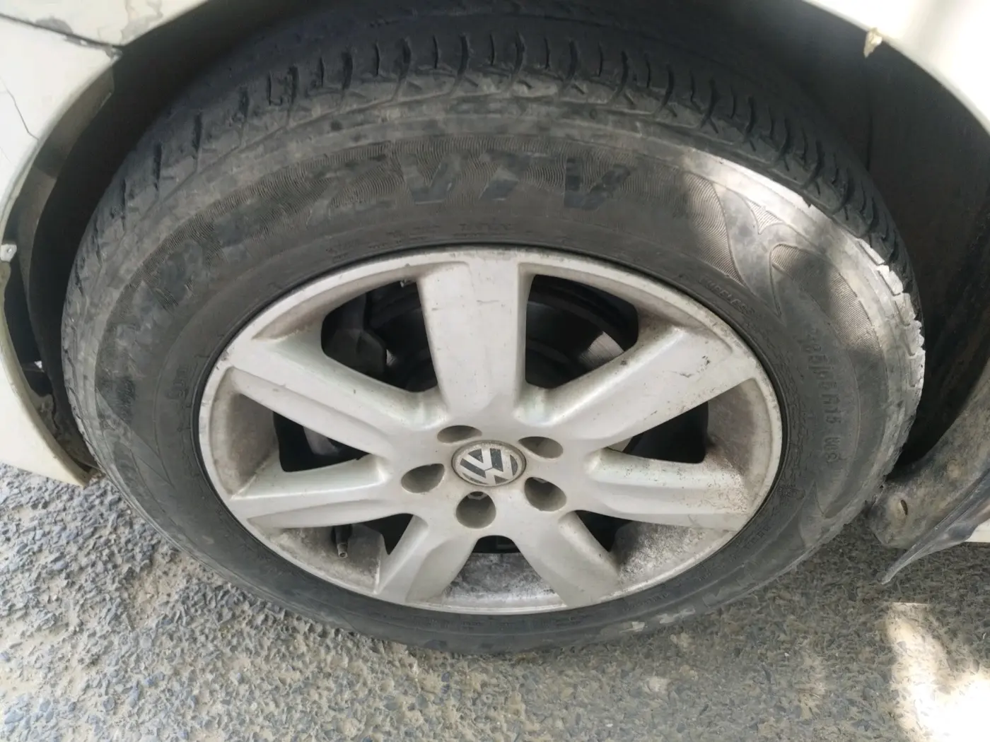 2012 Volkswagen Vento HIGHLINE PETROL AT, Petrol, Automatic, 50,702 km, tyre