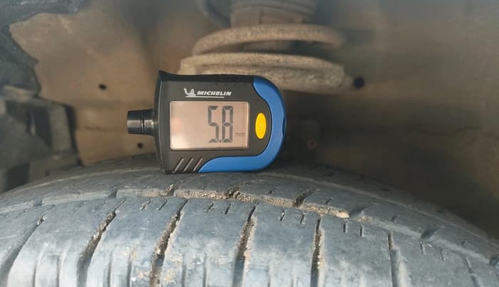 2016 Maruti Swift Dzire VXI, CNG, Manual, 85,536 km, tyre