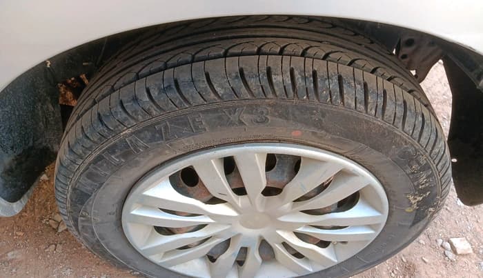 2012 Toyota Etios Liva GD, Diesel, Manual, 1,04,289 km, tyre