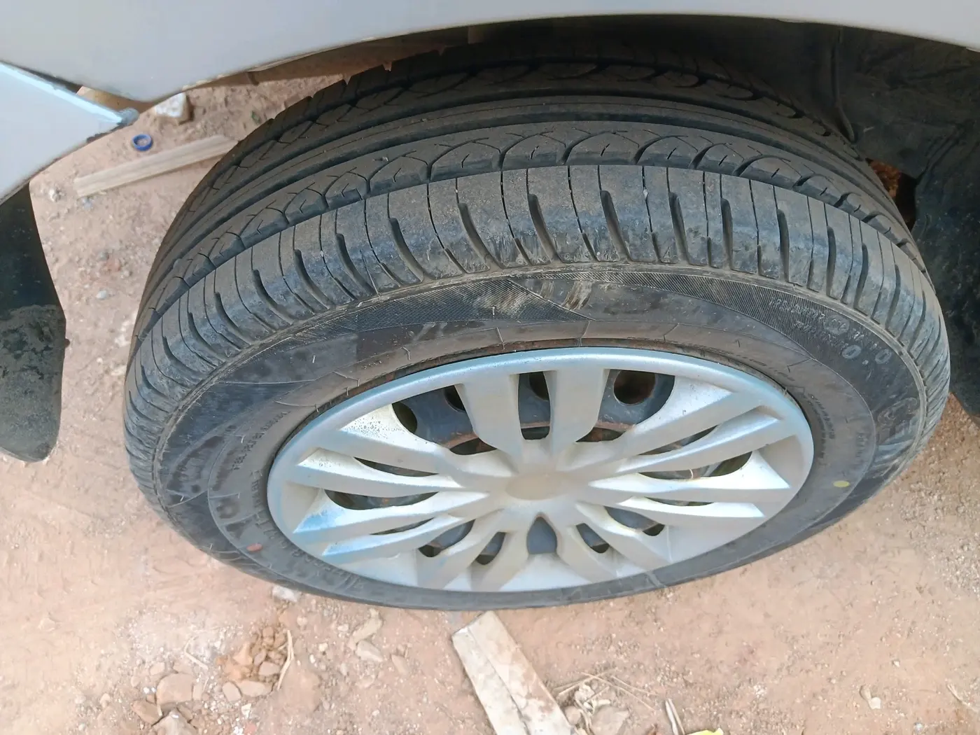 2012 Toyota Etios Liva GD, Diesel, Manual, 1,04,289 km, tyre